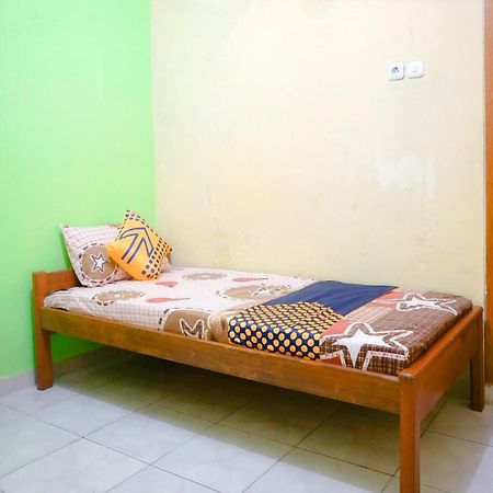 Lumajang Oyo 2440 Wallet Family Residence Syariah מראה חיצוני תמונה