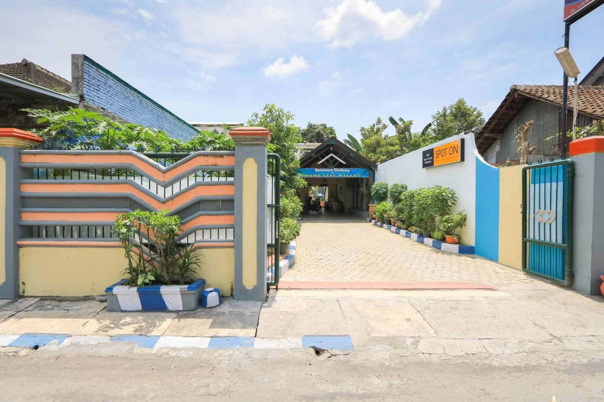 Lumajang Oyo 2440 Wallet Family Residence Syariah מראה חיצוני תמונה